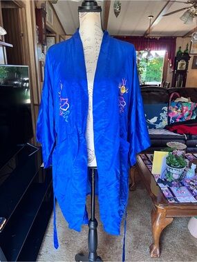 Vintage Golden Dragon hand embroidered 100% silk robe.